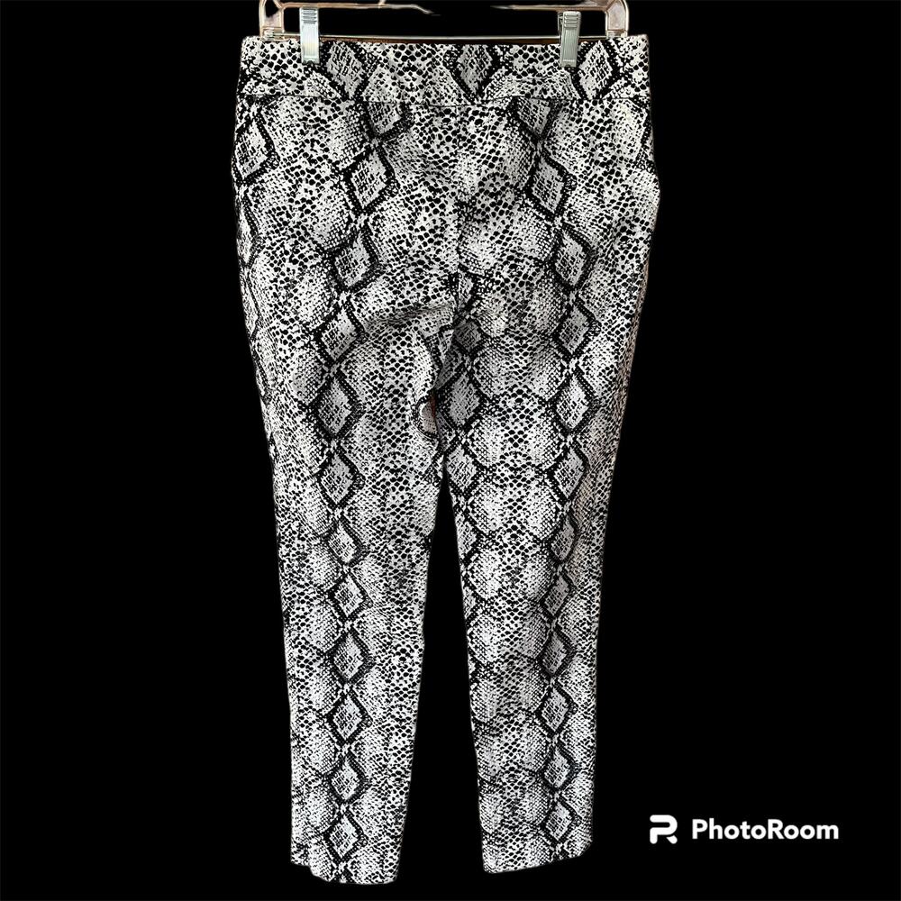 Jennifer & Grace Pull On Snakeskin Print Ankle Crop Pants Womens M Black White